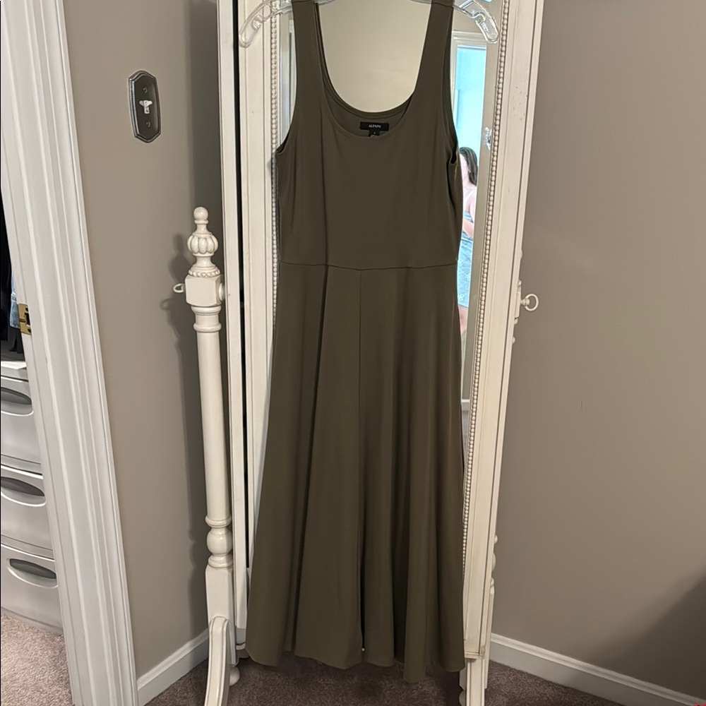 Elegant Olive Green Sleeveless Dress